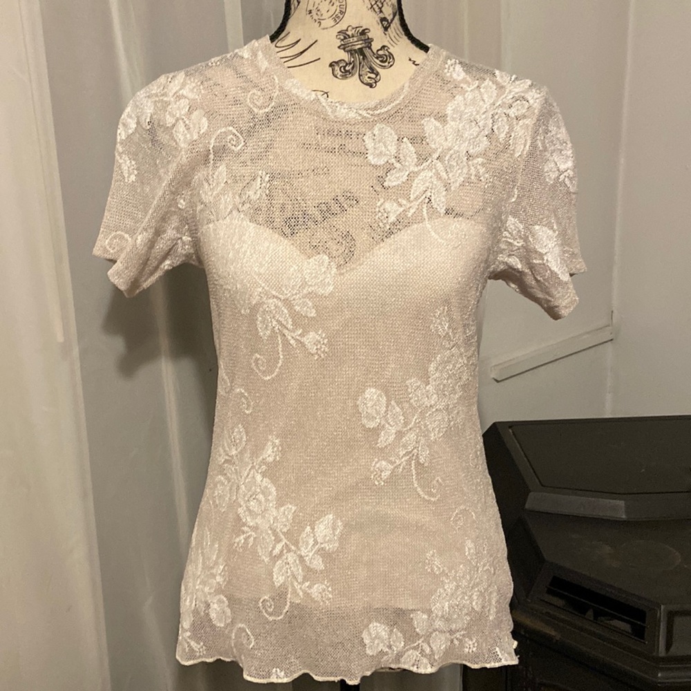 Short sleeve cream lace top